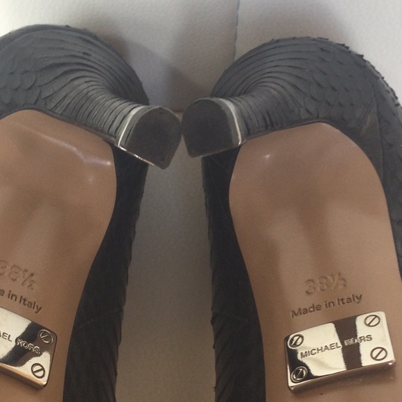 EUC Michael Kors Black Shoes Heels 38 1/2 Made in Italy - Picture 8 of 16